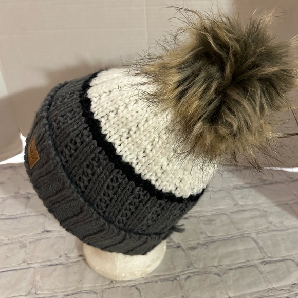 THREAD SHED WINTER WONDERLAND MULTI COLORED FLEECE LINED WOMENS HAT FUR POM O/S - Picture 9 of 9